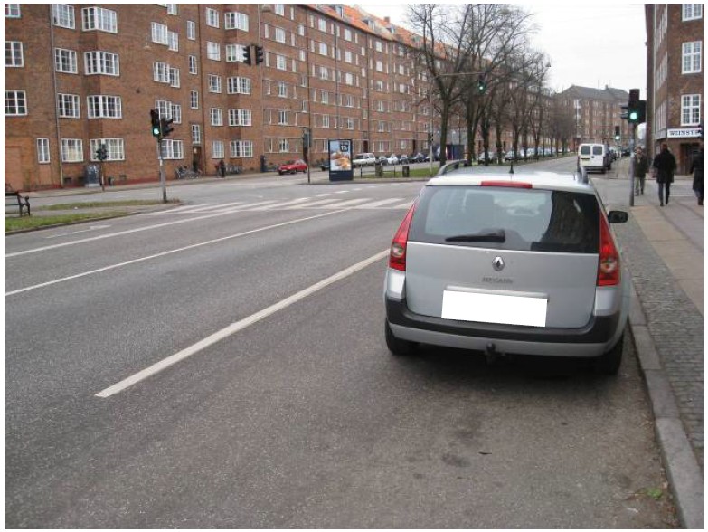 Bil der holder i opmarchområde