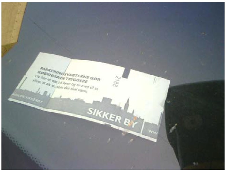 Parkeringsbillet, der vender forkert