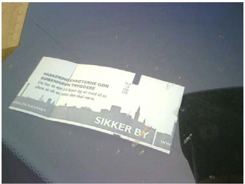 Parkeringsbillet, der vender forkert