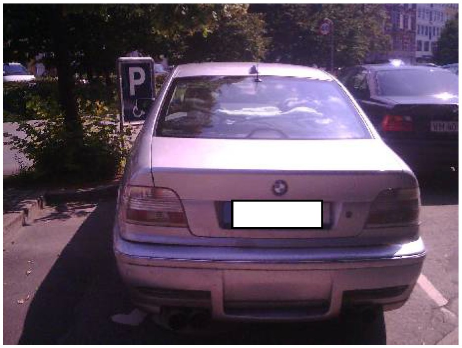 Ulovlig parkeret bil på en handicapplads