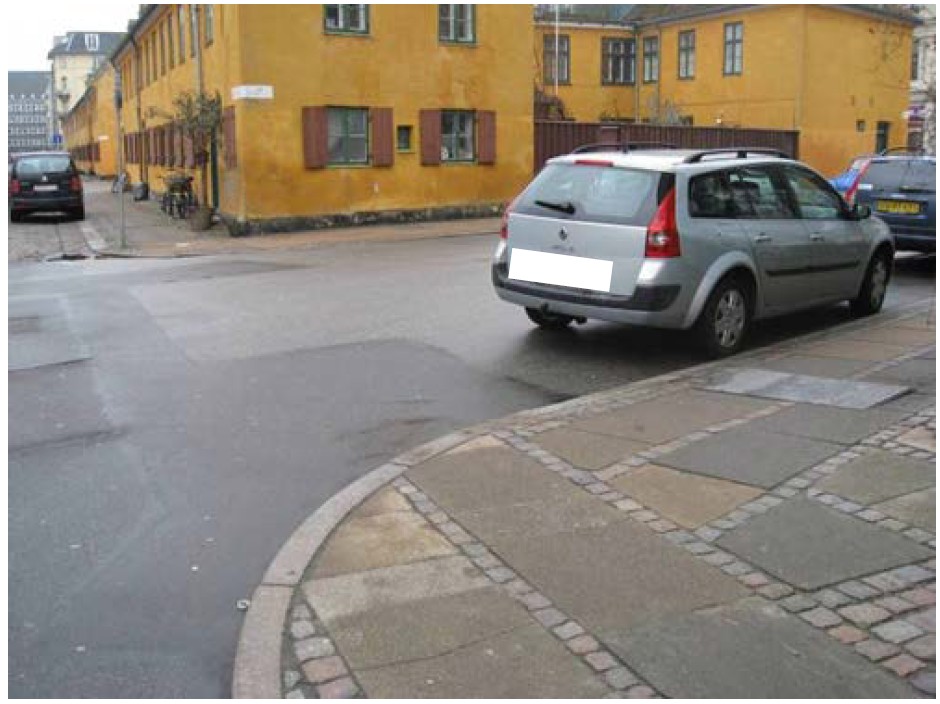 Ulovlig parkering i vejkryds
