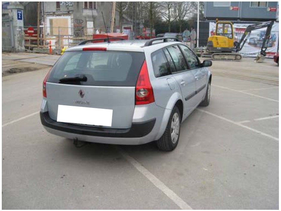 Eksempel på parkering på tværs af parkeringsbås